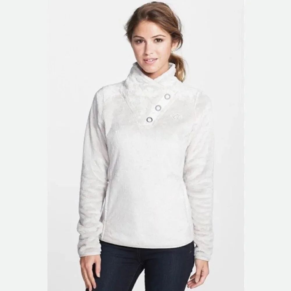 The North Face Mossbud Light Gray Snap Neck Fuzzy Pullover Sweatshirt